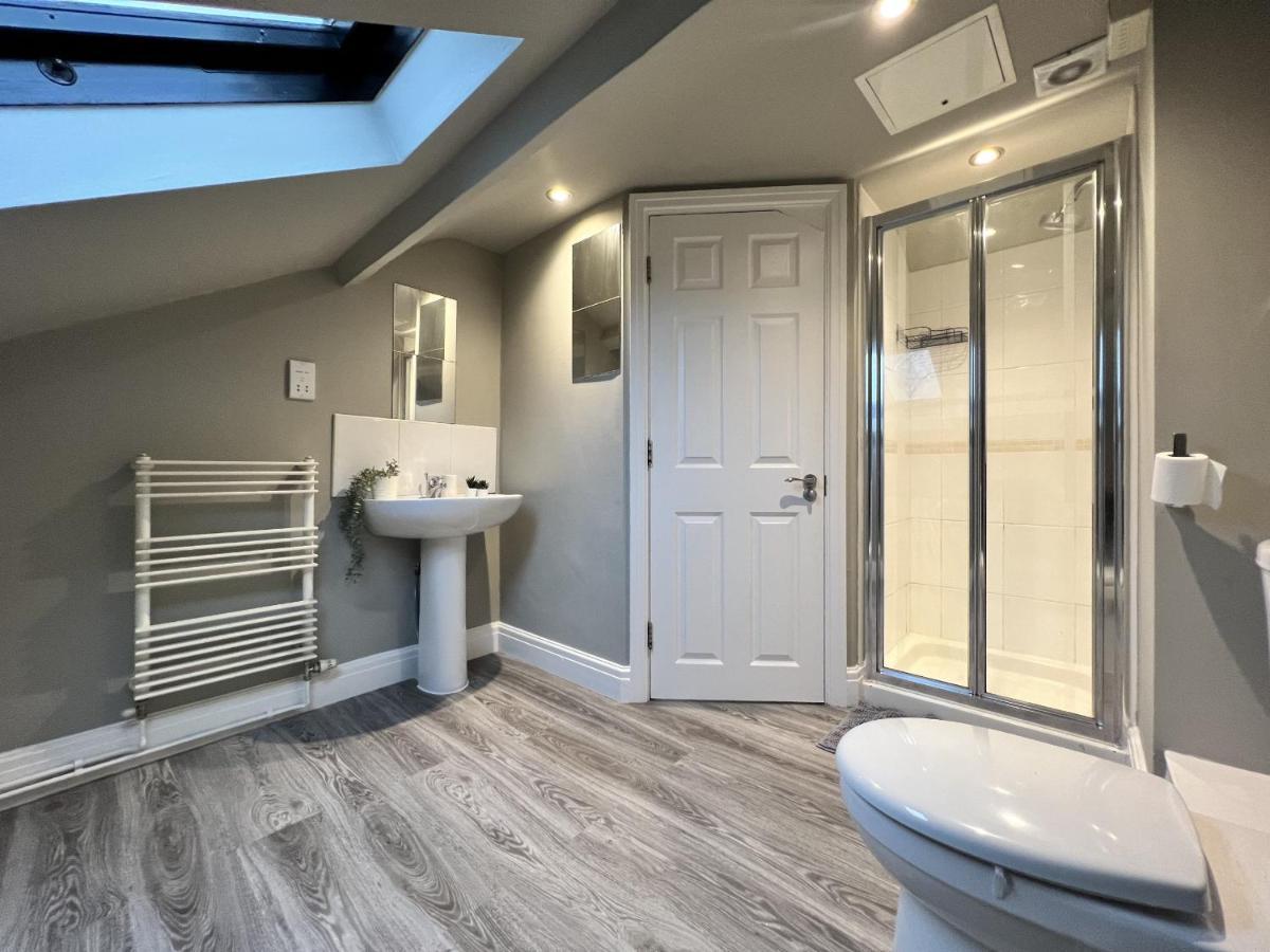 Luxurious Harrogate Penthouse With Free Parking Apartment Luaran gambar